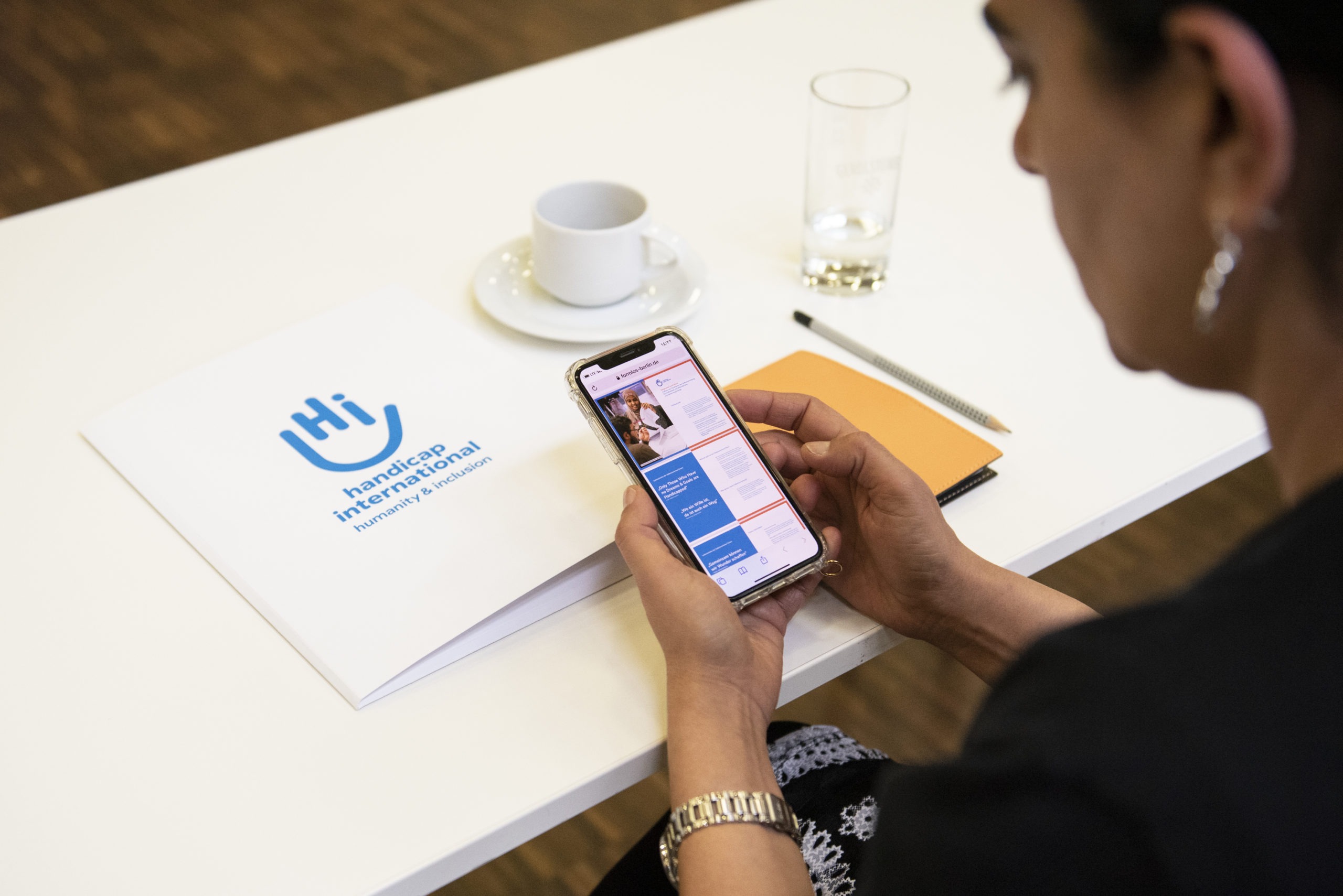 Die Mehrheit der Selbstvertreter*innen nutzt für digitale Treffen das Mobiltelefon. Onlinemeetingtools sollten daher mit dem Mobiltelefon gut zugänglich und leicht handhabbar sein.